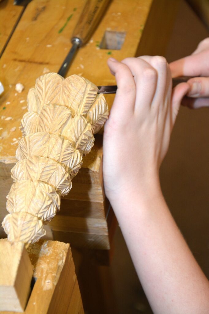 handicrafts, nature, wood, to carve, work, figure, carving, carpenter, artist, wood carving, tree