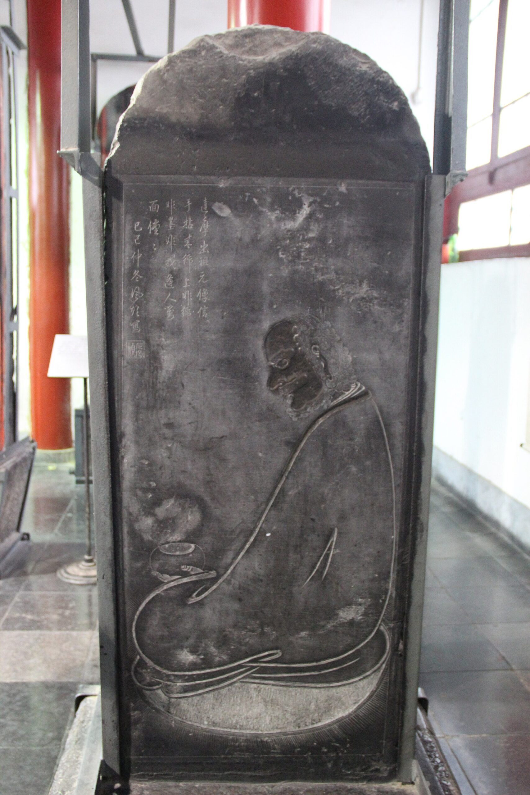 Qing-era image of Bodhidharma facing a wall, shown from behind in a meditative pose